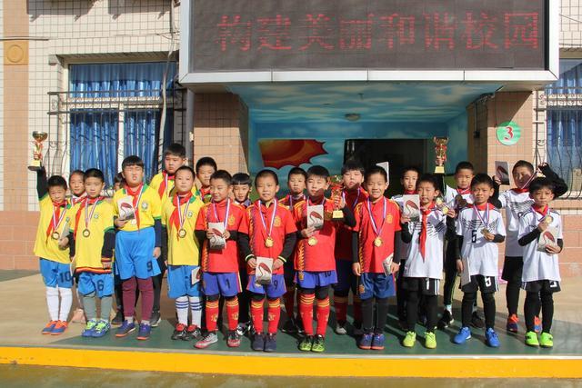 76人虽赢球但隐患明显，詹姆斯与恩比德面临新挑战